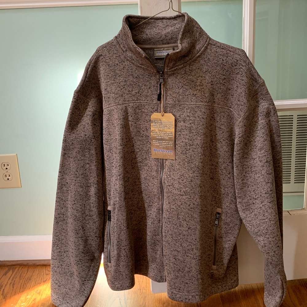 Blue Steam outdoors, whole zip